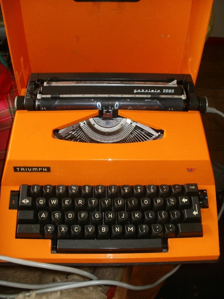 Triumph Gabriele 2000 elektrische typemachine, oranje, Diversen, Typemachines, Ophalen of Verzenden, Gebruikt