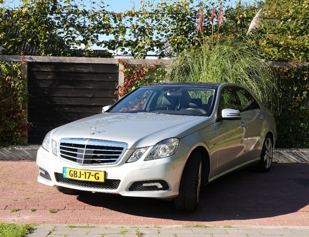 Mercedes-Benz E350 CGI Avantgarde Vol opties Youngtimer!, Auto's, Automaat, Achterwielaandrijving, Zwart, 2000 kg