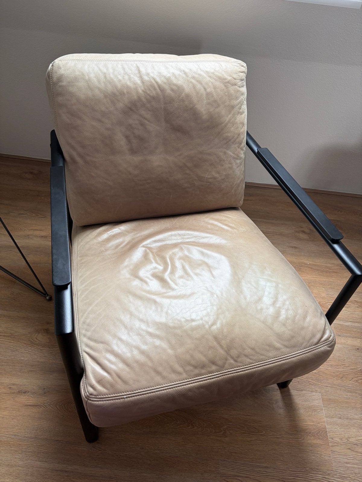 Fauteuil Piet Klerkx - Leder Kenia Taupe, Matzwart Frame, Huis en Inrichting, Fauteuils, Ophalen, Gebruikt, 50 tot 75 cm, Leer