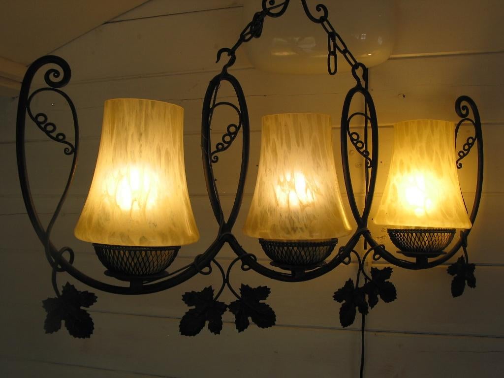 hanglamp smeedijzer landelijk druif blad gemarmerd glas., Antiek en Kunst, Ophalen
