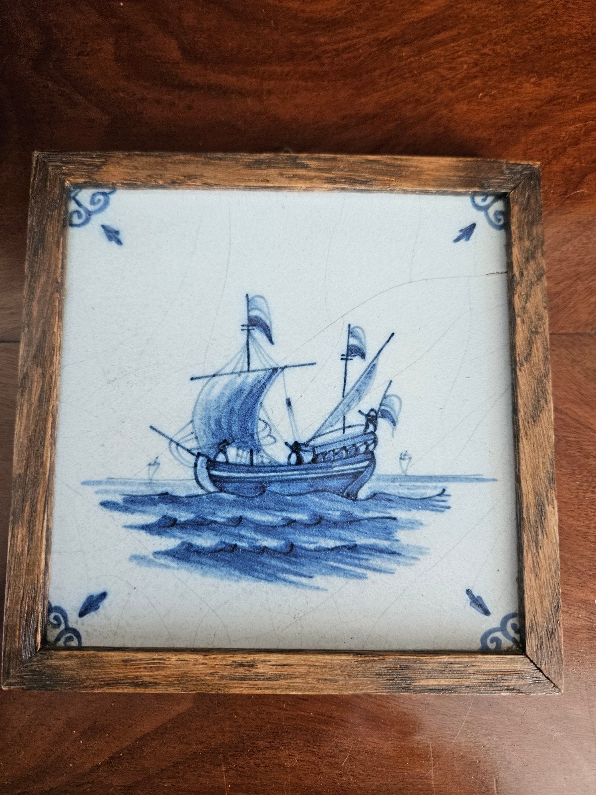 Delfts blauw tegeltableau met zeilschip in houten lijst, Ophalen of Verzenden