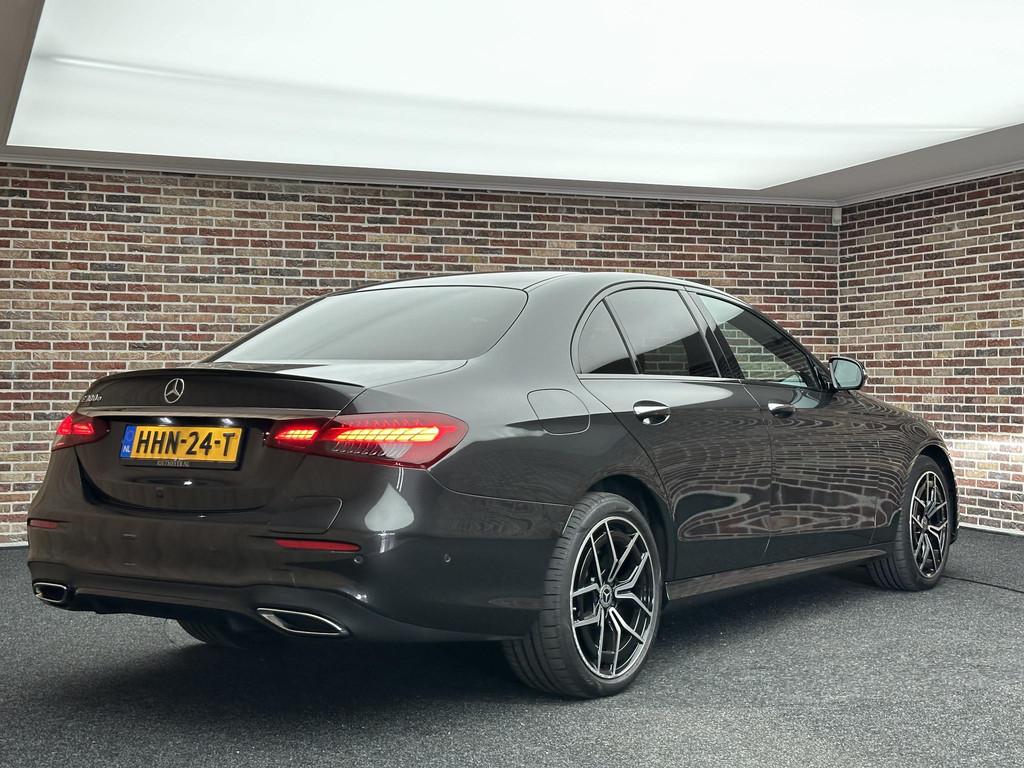 Mercedes-Benz E-klasse E300 e AMG Line Bomvol| Pano| Distron, Auto's, Mercedes-Benz, Gebruikt, Euro 6, 4 cilinders, 320 pk