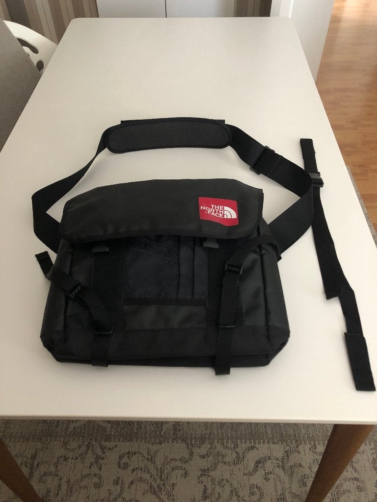 The North Face Base Camp Messenger Bag, Sieraden, Tassen en Uiterlijk, Tassen | Reistassen en Weekendtassen, 30 cm of meer, Zwart
