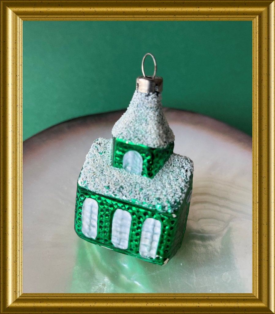 Oude glazen kerstbal (nr 17): groen kerkje, Diversen, Kerst, Gebruikt, ., Ophalen of Verzenden, .
