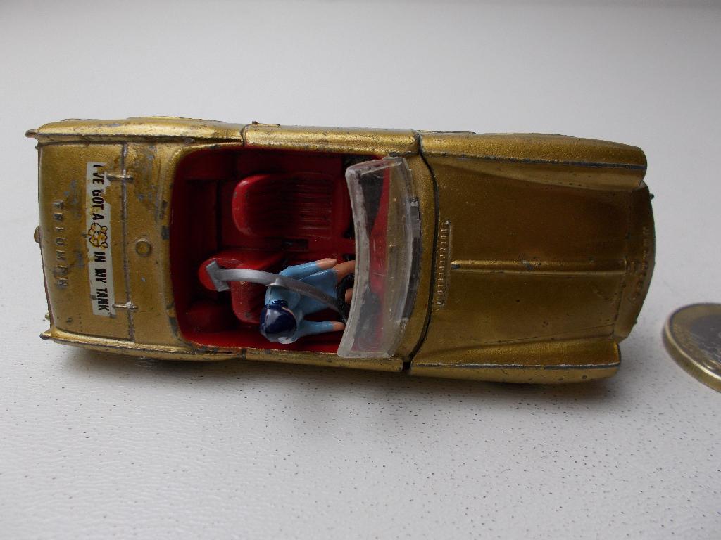 1963 Dinky Toys 114 TRIUMPH SPITFIRE +DRIVER +SEAT BELT! -B-, Hobby en Vrije tijd, Modelauto's | 1:43, Ophalen of Verzenden, Zo goed als nieuw