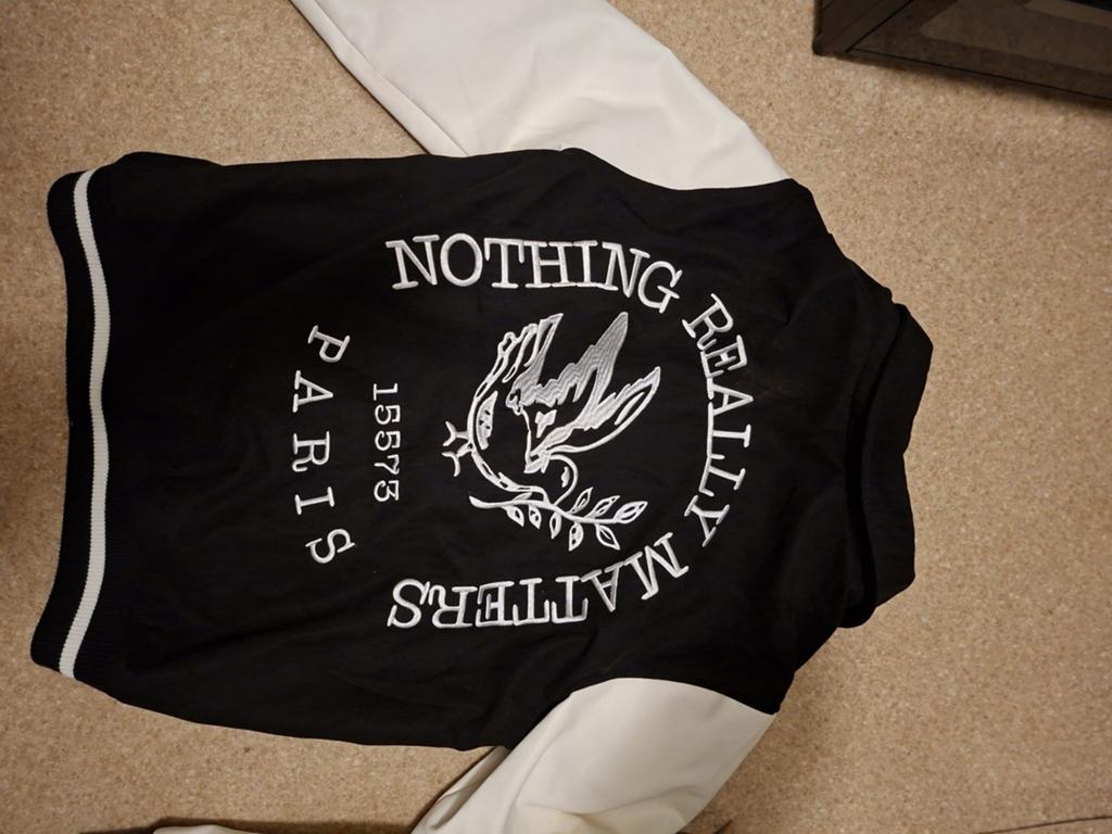 Pull&Bear varsity jacket M/38 - Zwart/Wit, Kleding | Dames, Jassen | Zomer, Zo goed als nieuw, Maat 38/40 (M), Overige kleuren