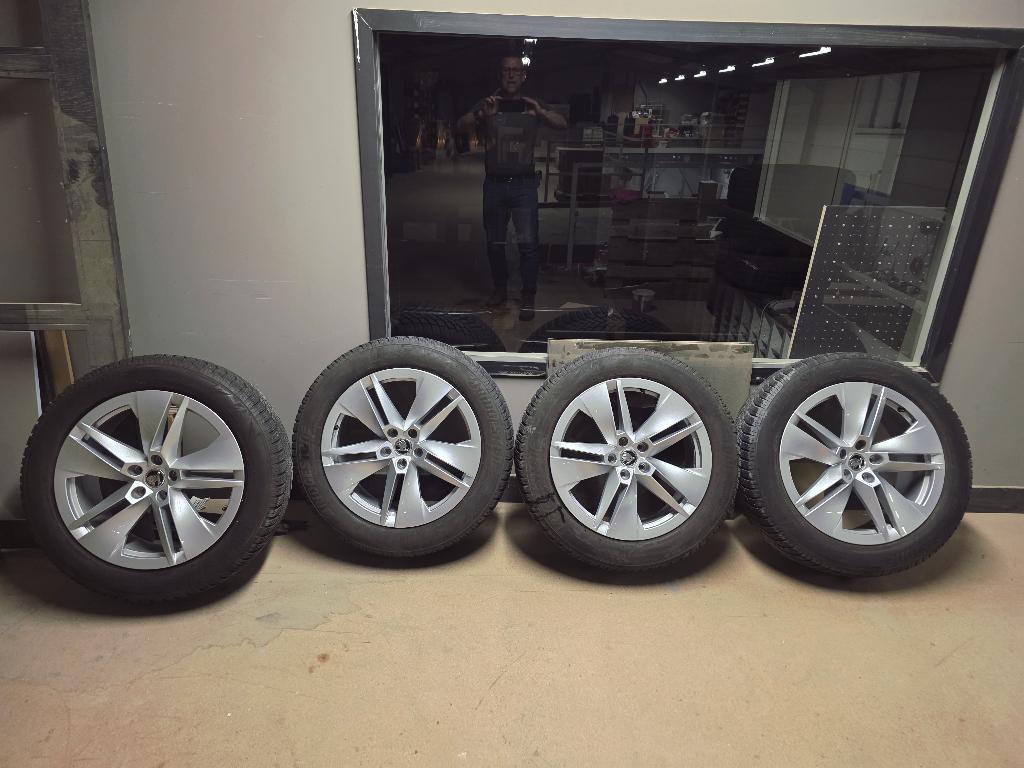 Set velgen met zomer- EN winterbanden 235/55R19, Auto-onderdelen, Banden en Velgen, Ophalen, 18 inch, Gebruikt, Velg(en)