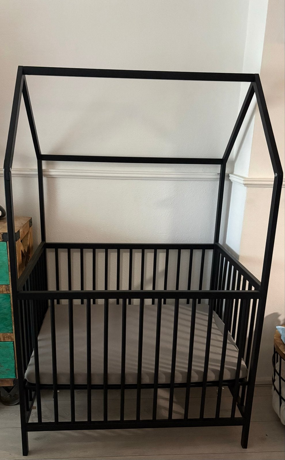 Zwart ledikant huisje met matras, Kinderen en Baby's, Boxen, Ophalen, Gebruikt