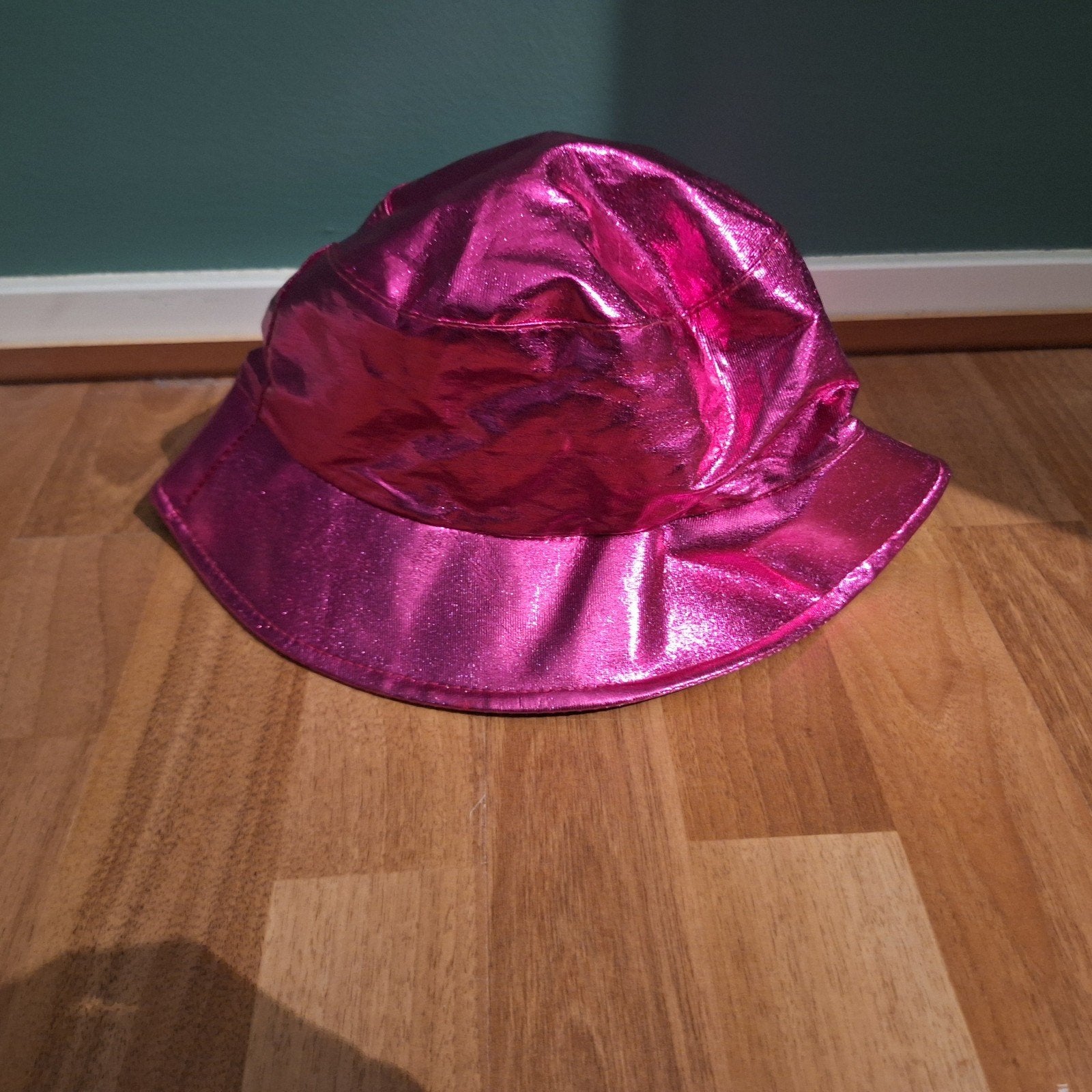Opvallende Roze Hoed - Perfect voor Feestjes!, Ophalen, Gedragen, One size fits all, Hoed