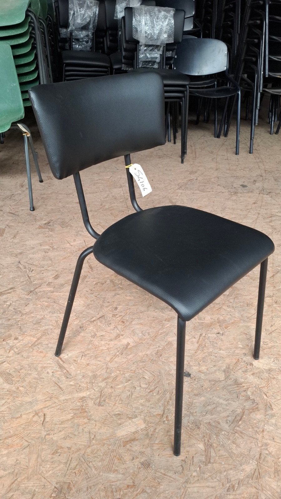 45 horeca trendy NIEUW vintage school stapel stoel partij, Huis en Inrichting, Stoelen, Nieuw, Vijf, Zes of meer stoelen, Leer