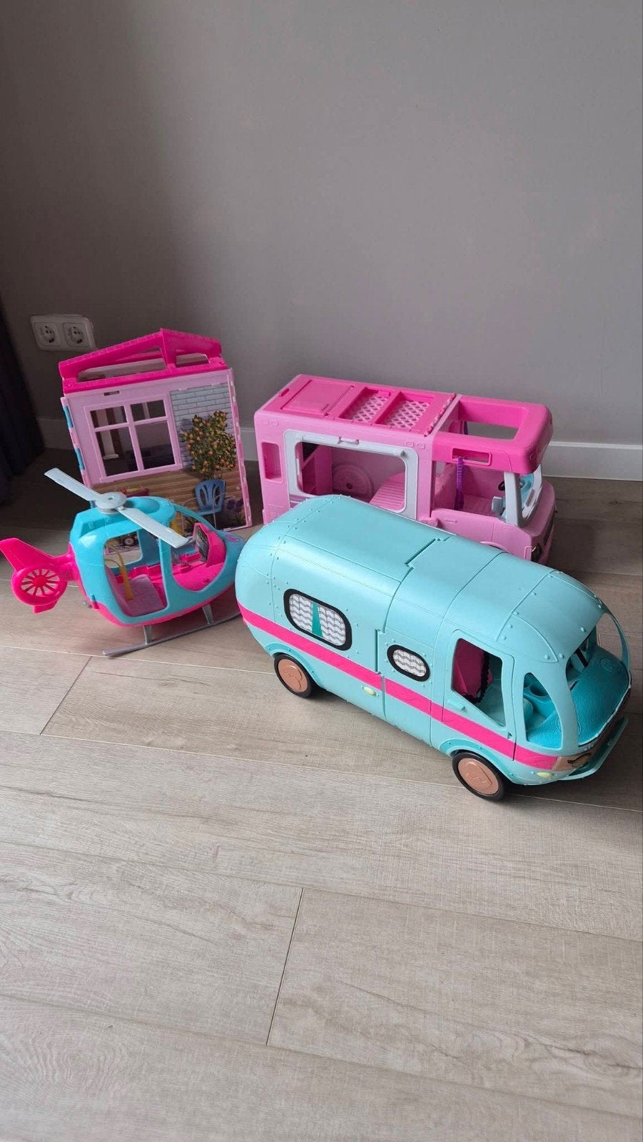 Div. Barbie items - Camper, Huis, Helikopter, Glamper, Kinderen en Baby's, Speelgoed | Poppenhuizen, Ophalen of Verzenden