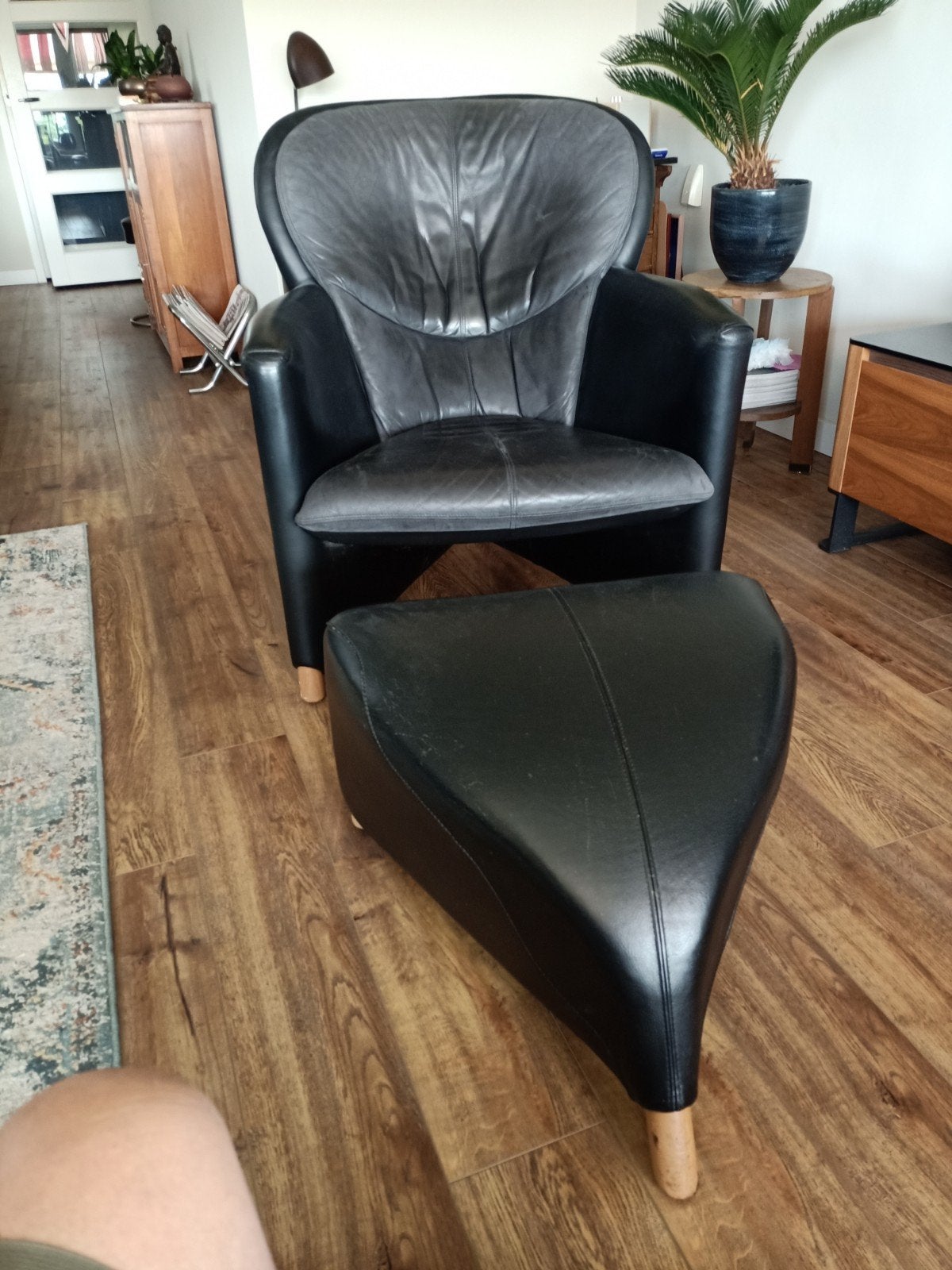Leolux fauteuil: model Excalibur met hocker, Huis en Inrichting, Fauteuils, Ophalen, Gebruikt, 50 tot 75 cm, Leer