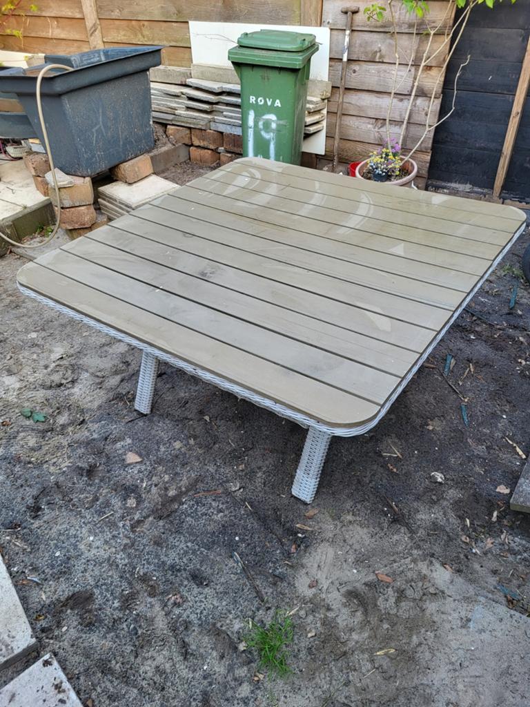 Tuintafel met gebruikssporen, nog prima voor een ronde, Ophalen of Verzenden, Gebruikt, Vierkant, Hout