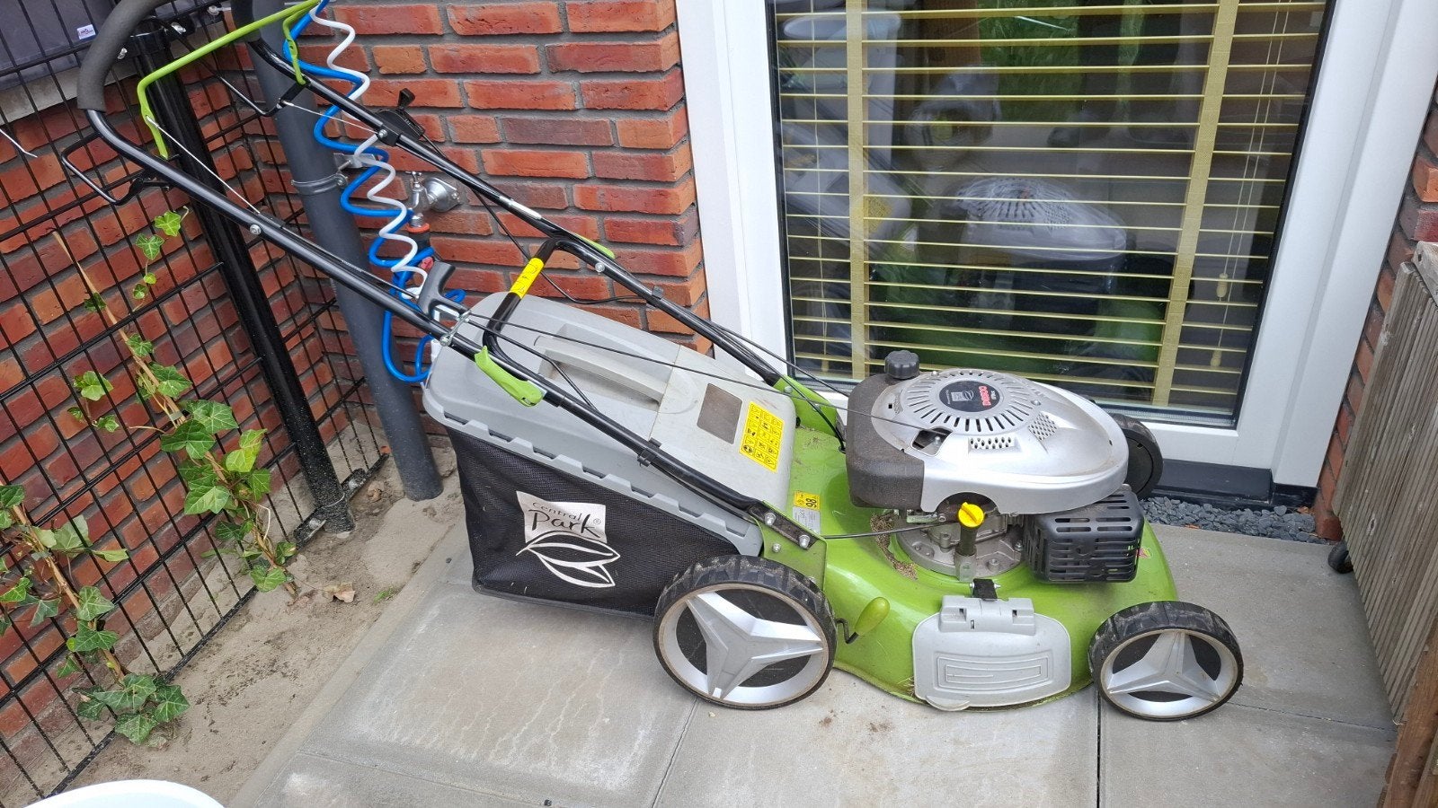 Benzine grasmaaier met defect., Tuin en Terras, Ophalen, Gebruikt, 50 cm of meer, Park