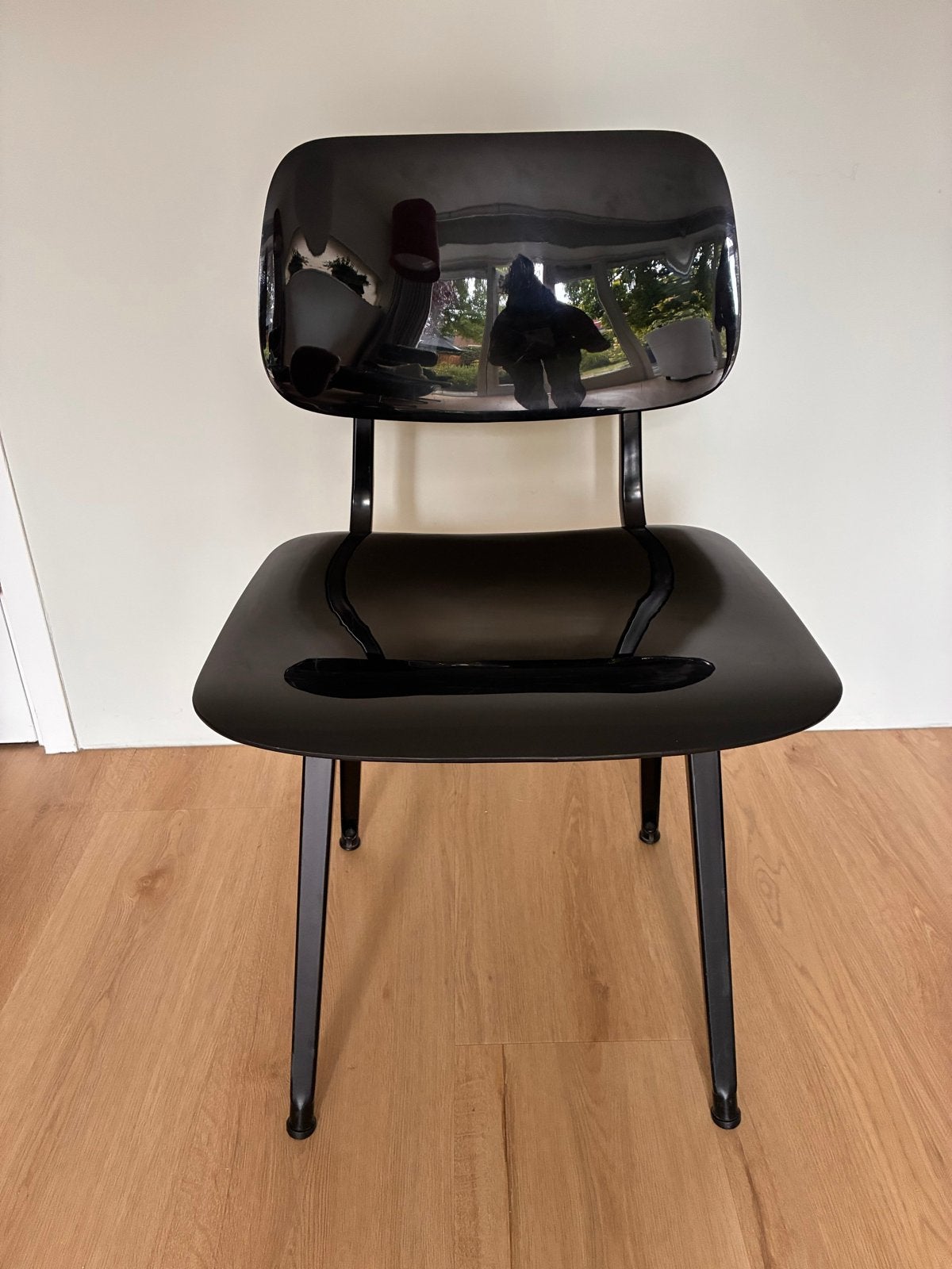 Ahrend Revolt Stoel - Design Friso Kramer - Zwart en wit, Gebruikt, Zwart, Ophalen of Verzenden, Metaal