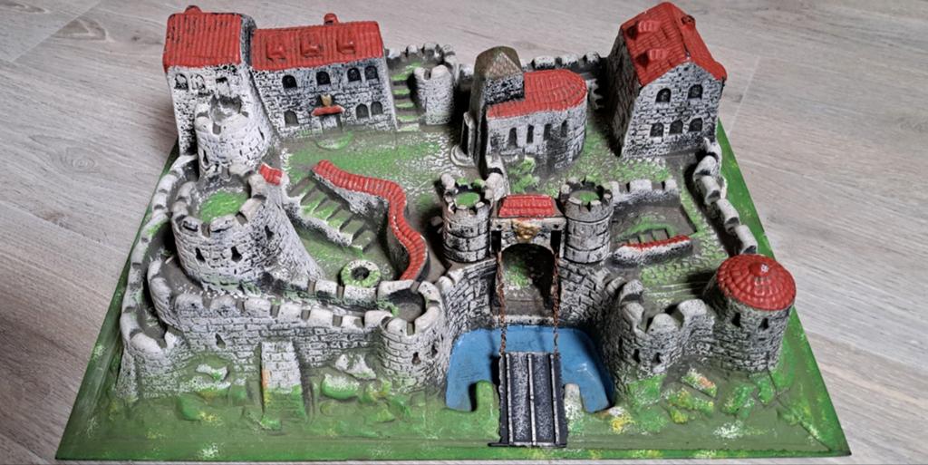 Gedetailleerd Kasteel Speelset - 63x45x24 cm, Ophalen of Verzenden, Gebruikt, Jongen of Meisje