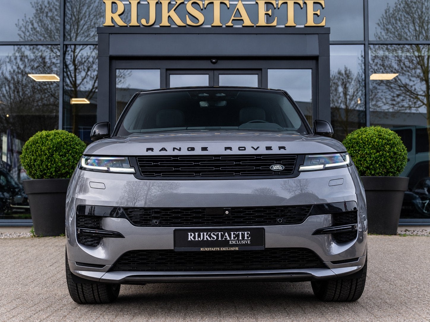 Land Rover Range Rover Sport p440e|PANO|MERIDIAN|INCL BTW, Auto's, Automaat, Dealer onderhouden, Gebruikt, Zwart