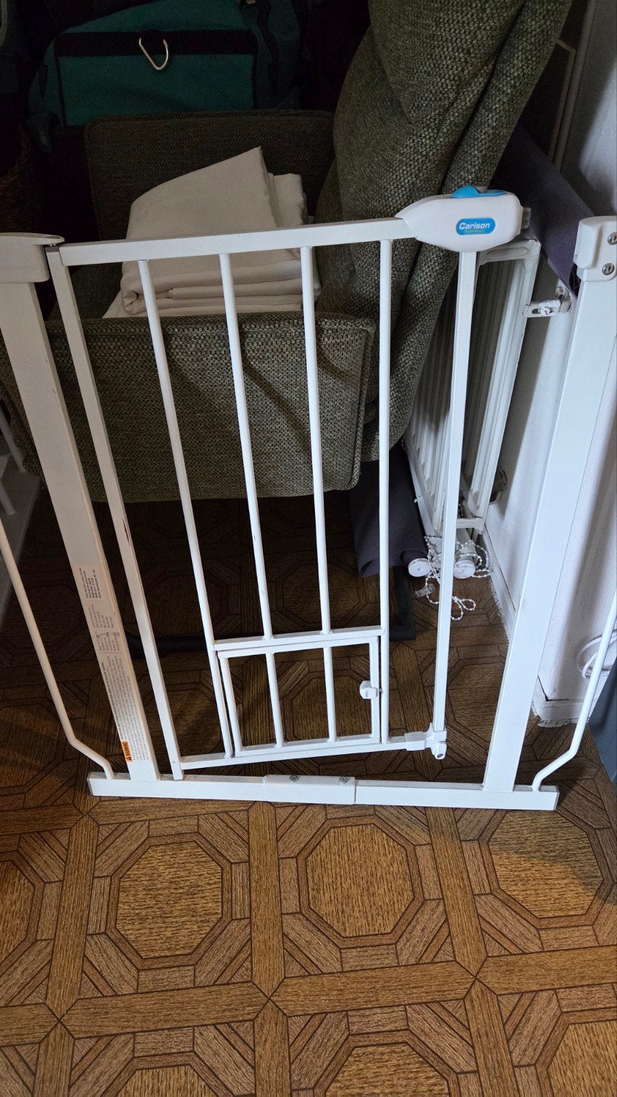 Carlson huisdier hekje met kattendeur, Dieren en Toebehoren, Overige merken, Ophalen of Verzenden, Zo goed als nieuw, Overige typen