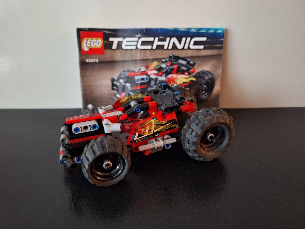 Lego 42073 Technic – BASH! Pull-back auto, Kinderen en Baby's, Speelgoed | Duplo en Lego, Zo goed als nieuw, Lego, Complete set