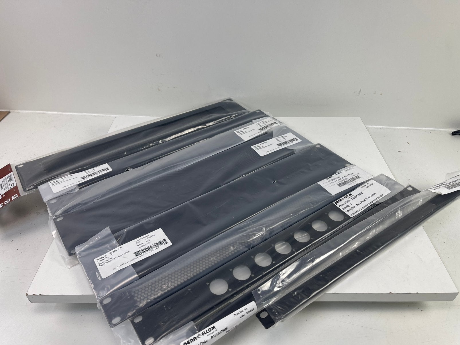 ASSORTIMENT NIEUWE BLINDPLATEN 19Inch 10 Stuks PENN ELCOM, Ophalen, Nieuw, Overige instrumenten, Flightcase