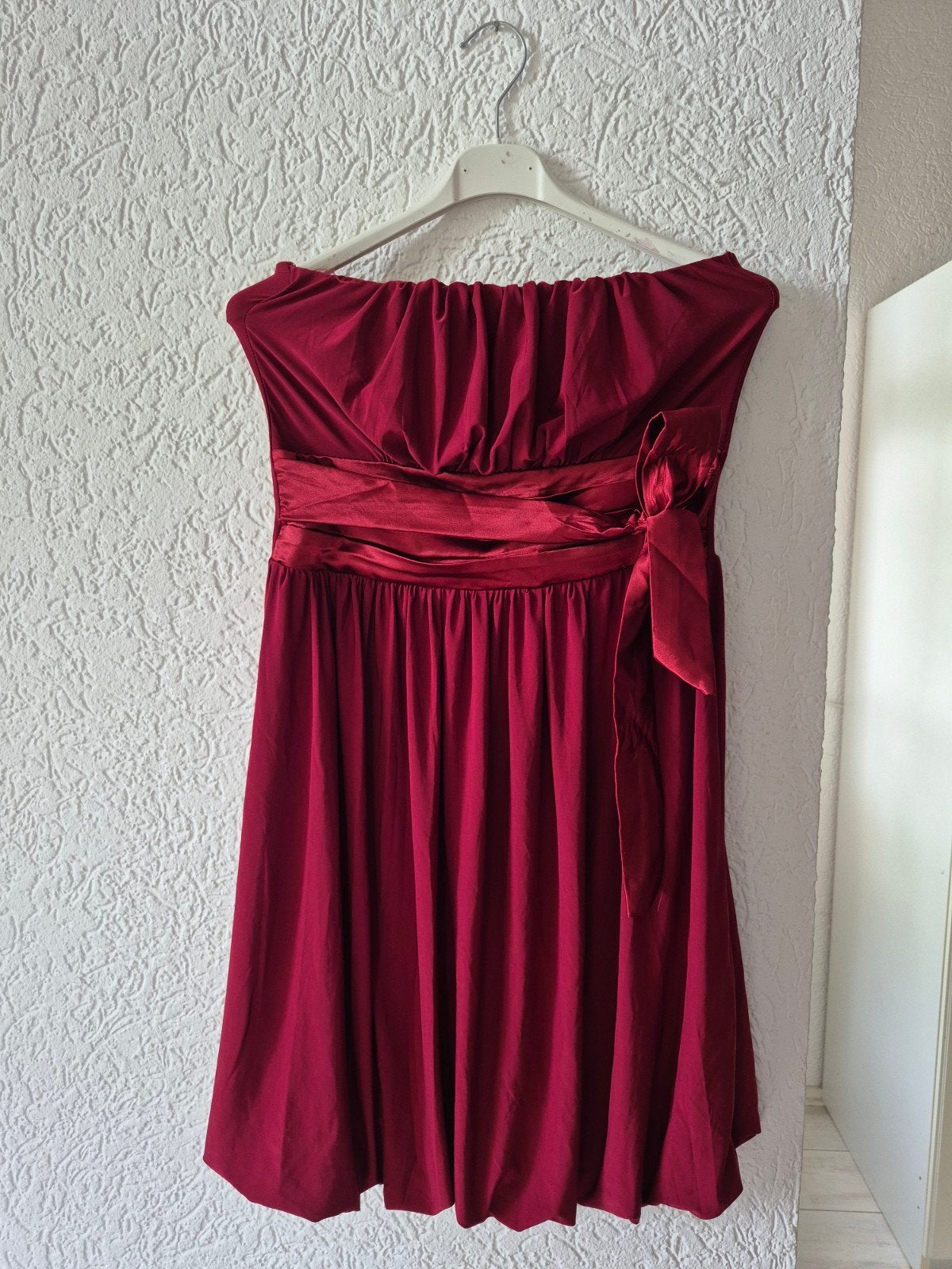 Geslaagd? Feestje! Mooie bordeauxrode jurk, 1x gedragen, Kleding | Dames, Maat 38/40 (M), Ophalen of Verzenden, Impossible, Gedragen