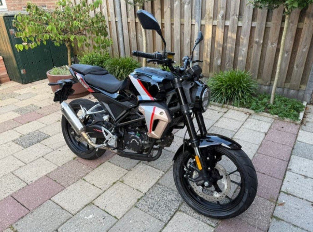 Stoere Killerbee F99 schakelbrommer, 8-'25, 2841 km, Ophalen, Killerbee, Maximaal 45 km/u, 49 cc