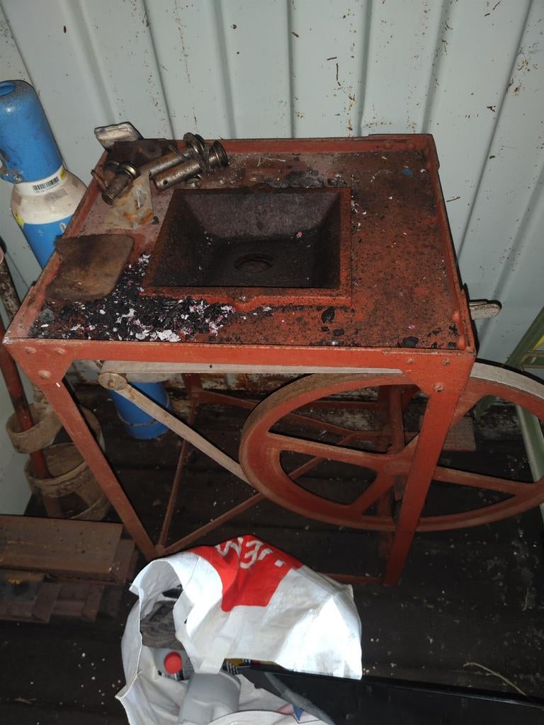 veldsmidse, smidsvuur, smeden, smederij. Smeed kolen., Doe-het-zelf en Verbouw, Ophalen of Verzenden, Gebruikt, Overige typen