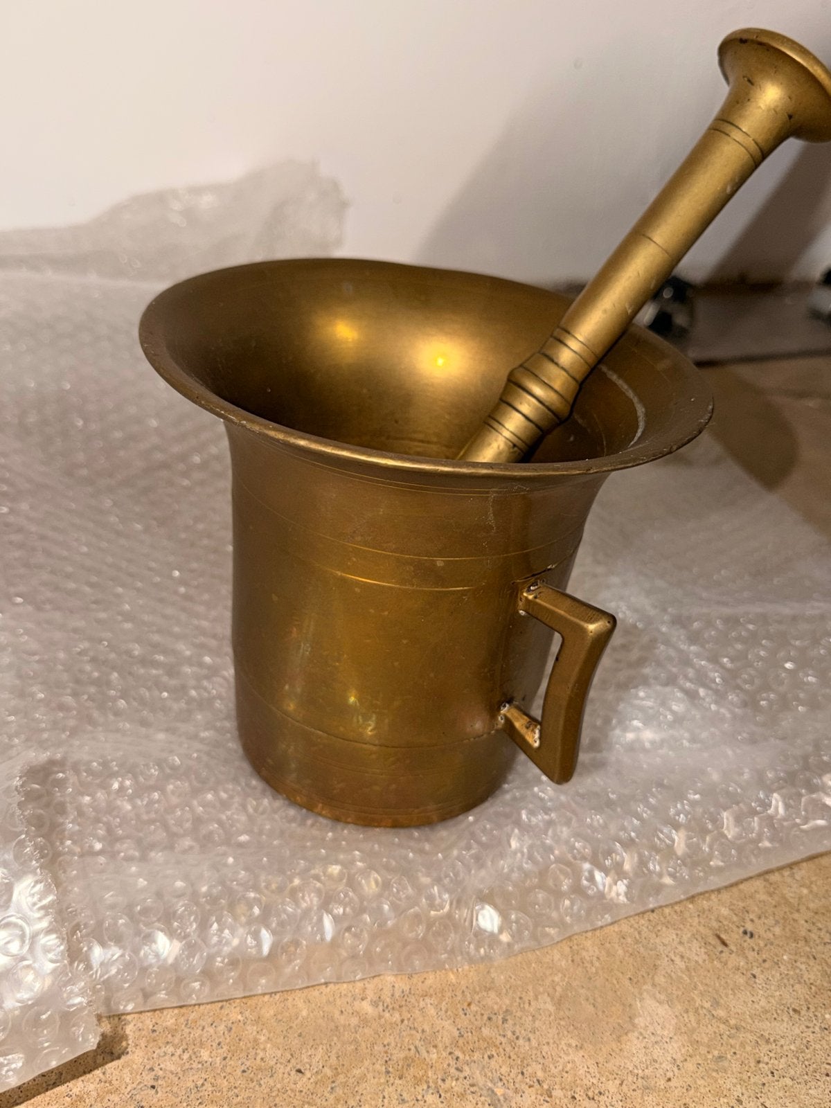Antieke bronzen vijzel met stamper groot, Ophalen of Verzenden, Brons