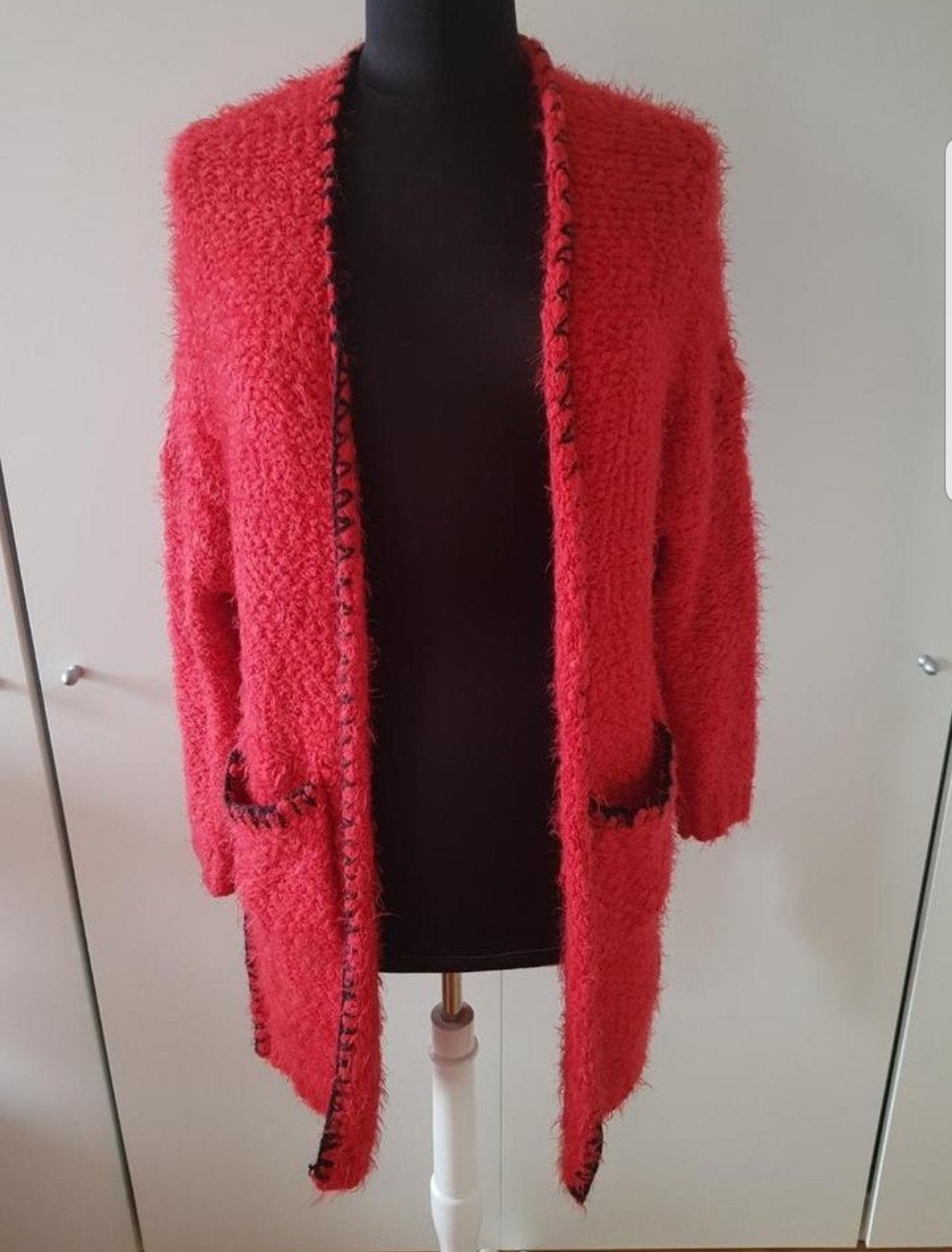 Ambika lang fluffy vest rood met zwart – maat S/M

Ambika la, Kleding | Dames, Ambika, Ophalen of Verzenden, Zo goed als nieuw