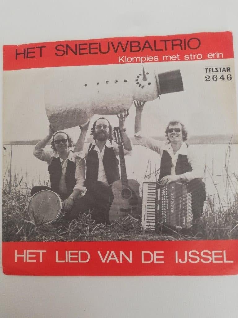 HET SNEEUWBALTRIO  ---    HET LIED VAN DE IJSSEL  ---, Ophalen of Verzenden, Zo goed als nieuw, Overige formaten, Levenslied of Smartlap