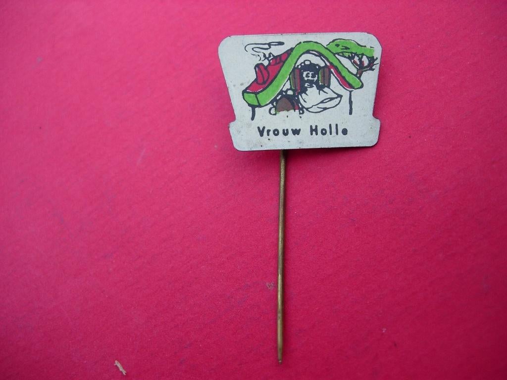 Speldje van Vrouw Holle :(Kennemerlaan), Verzamelen, Verzenden, Zo goed als nieuw, Merk, Speldje of Pin