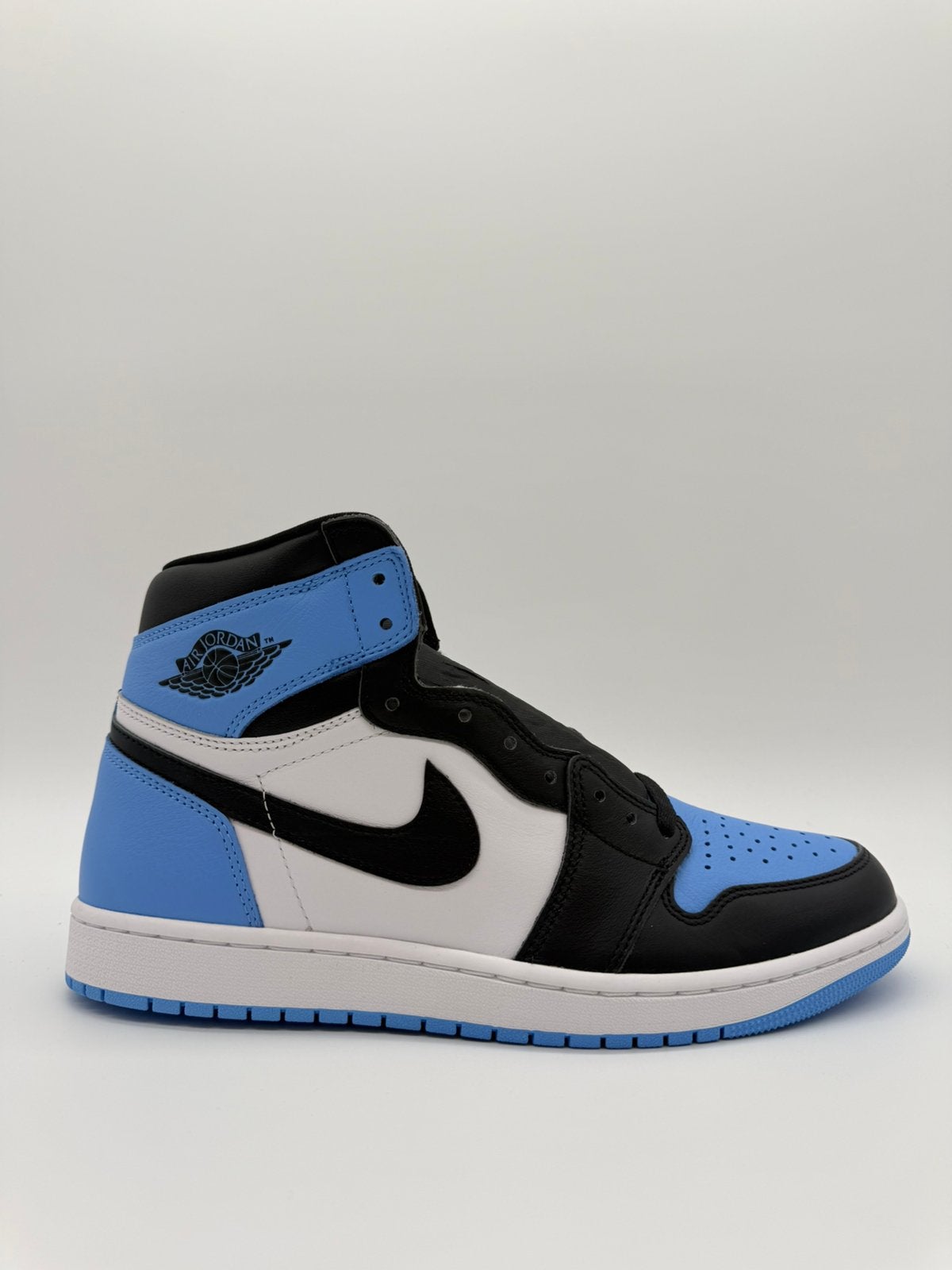 Nike Jordan 1 Retro High OG UNC Toe EU 45, Kleding | Heren, Schoenen, 1213NL, Nieuw, Ophalen of Verzenden, Sneakers of Gympen