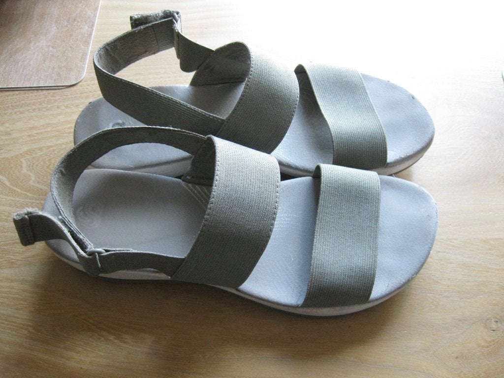 damessandalen Clarks maat 40, Kleding | Dames, Verzenden, Sandalen of Muiltjes, Zo goed als nieuw, Grijs