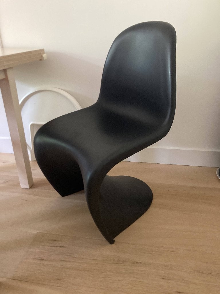 Designstoel – zwart, Huis en Inrichting, Stoelen, Ophalen, Zo goed als nieuw, Zwart, Eén