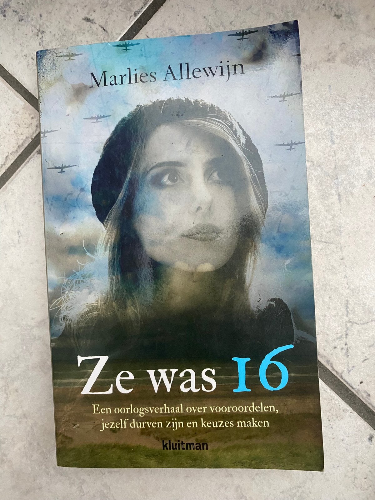 Ze was 16, Ophalen of Verzenden, Tweede Wereldoorlog, Zo goed als nieuw