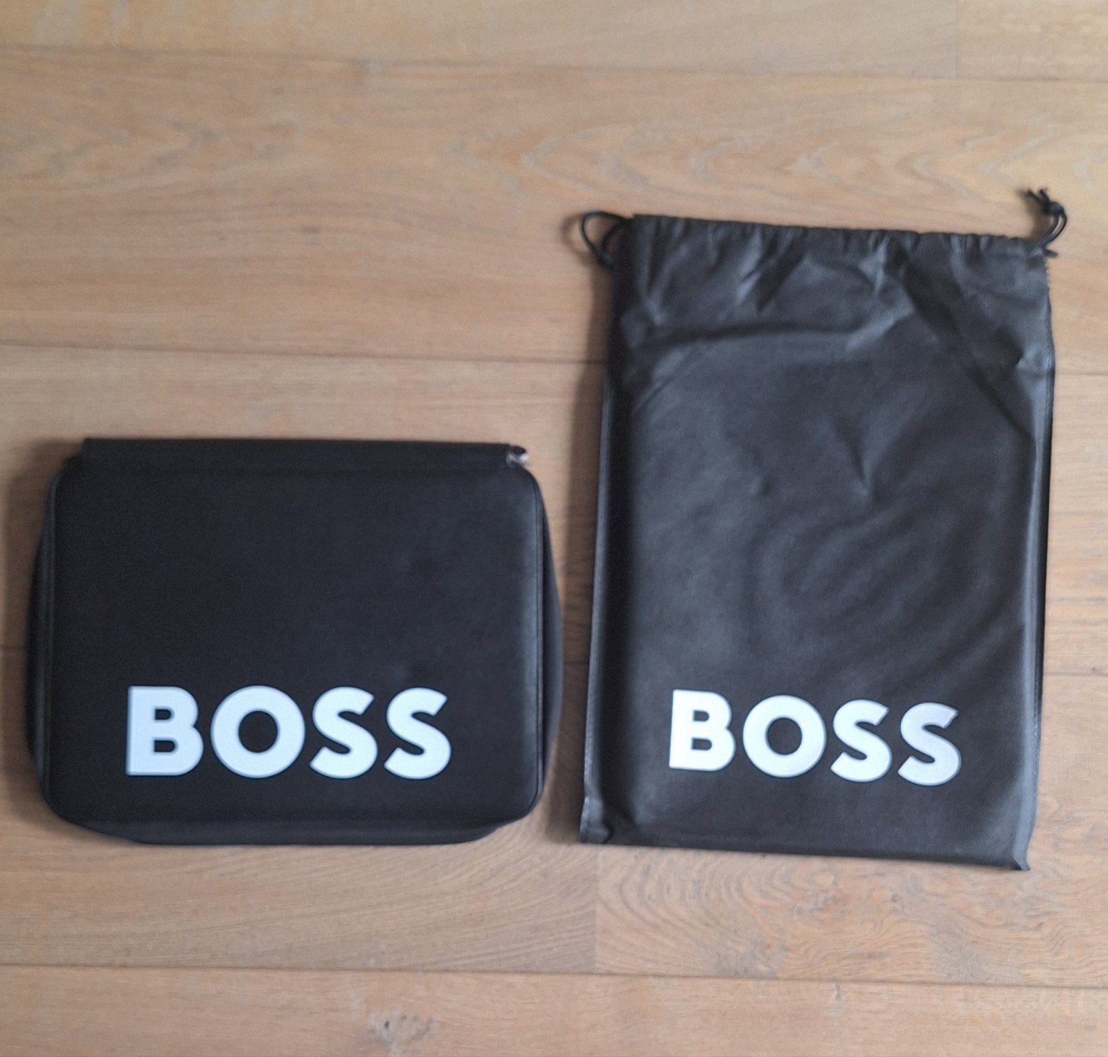 BOSS laptop tas. Zwart met wit logo, Ophalen of Verzenden, 17 inch of meer, Nieuw, Overige typen