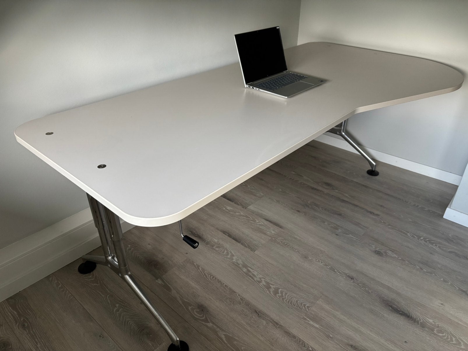Bureau 200cm, Ophalen, Metaal, In hoogte verstelbaar, Zo goed als nieuw