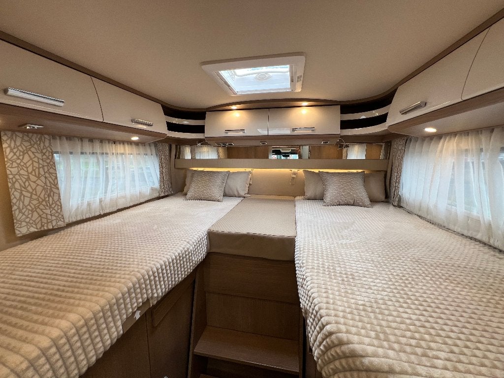 C-Tourer T145 MERCEDES ENKELEBEDDEN DUBBELE BODEM LVLSYSTEEM, Automaat, Ringverwarming, Raamblindering, Tot en met 2