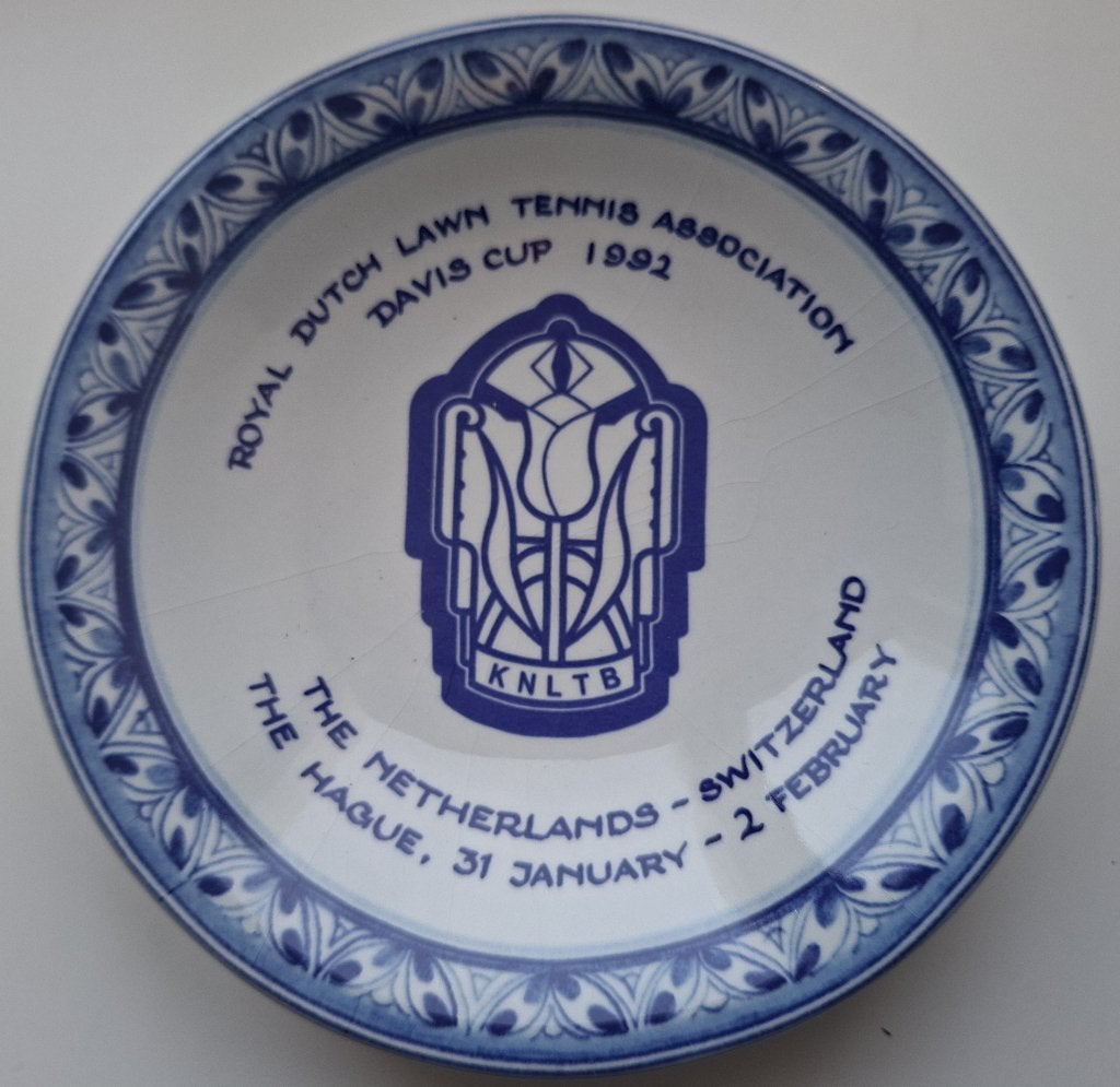 Delfts blauw schotel Davis Cup tennis toernooi 1992, Antiek en Kunst, Verzenden