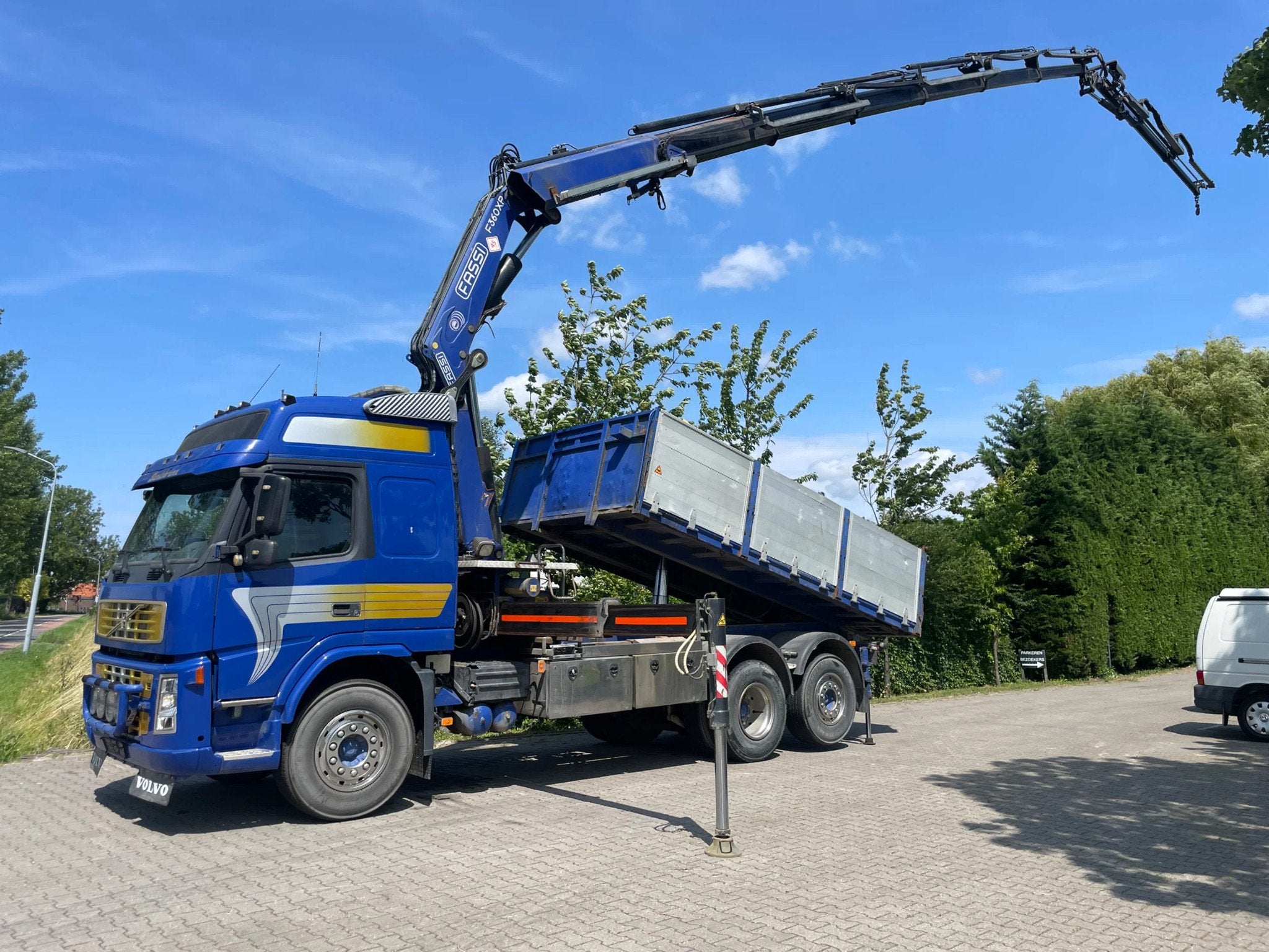Volvo FM 400 tipper with fassi f360 with jib and grab. very