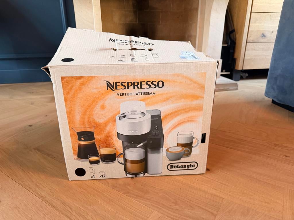 Nespresso Vertuo Lattissima - Zo goed als nieuw!, Koffiemachine, Ophalen of Verzenden, Zo goed als nieuw, Koffiepads en cups