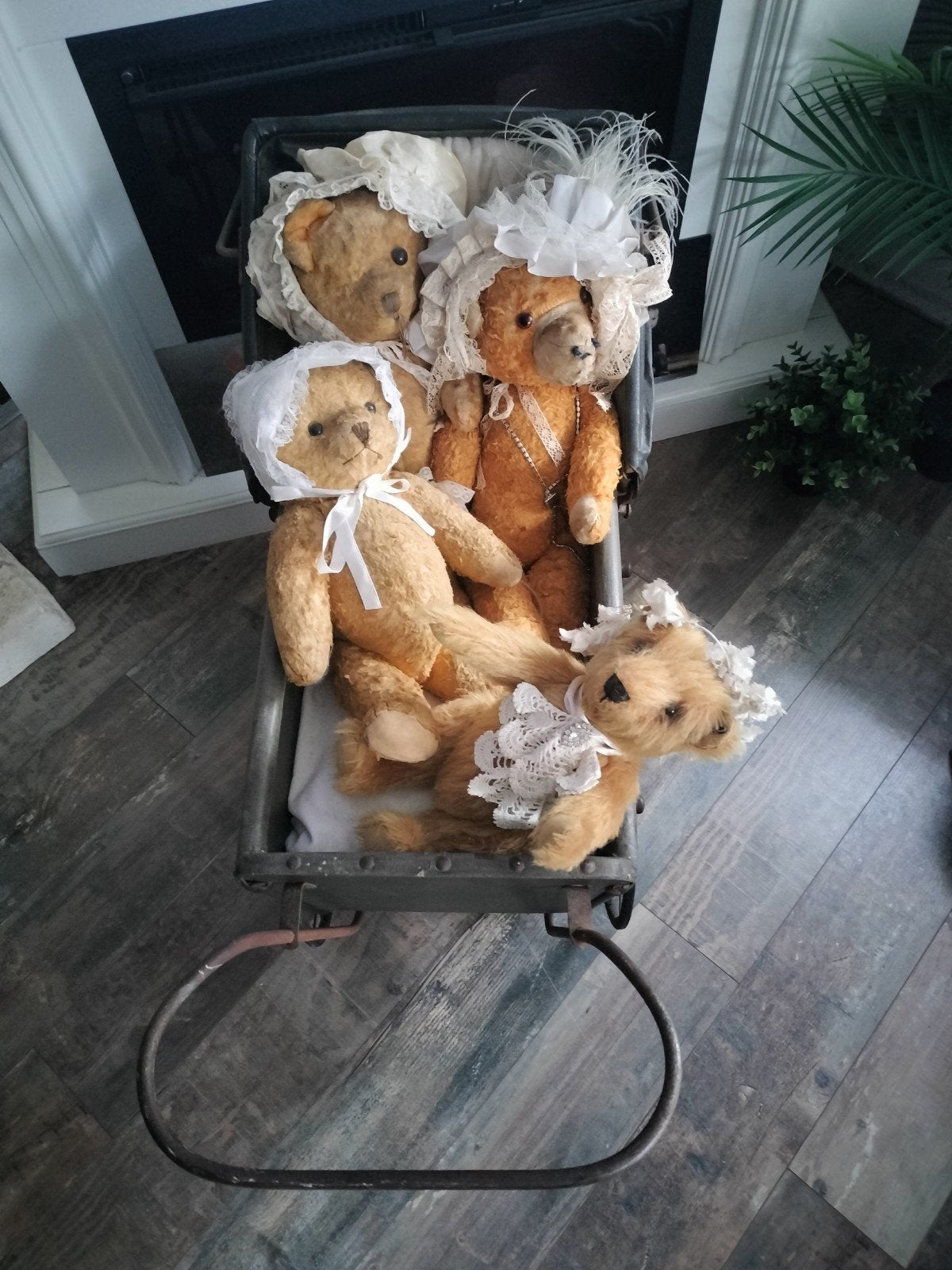 antieke poppenwagen met oude beren, Antiek en Kunst, Antiek | Speelgoed, Ophalen of Verzenden