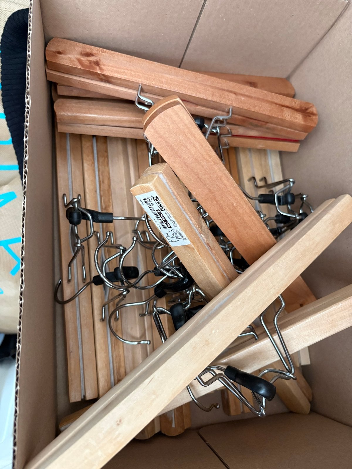 15 houten broekhangers (11 IKEA), Kinderen en Baby's, Ophalen of Verzenden, Zo goed als nieuw, Jongen of Meisje