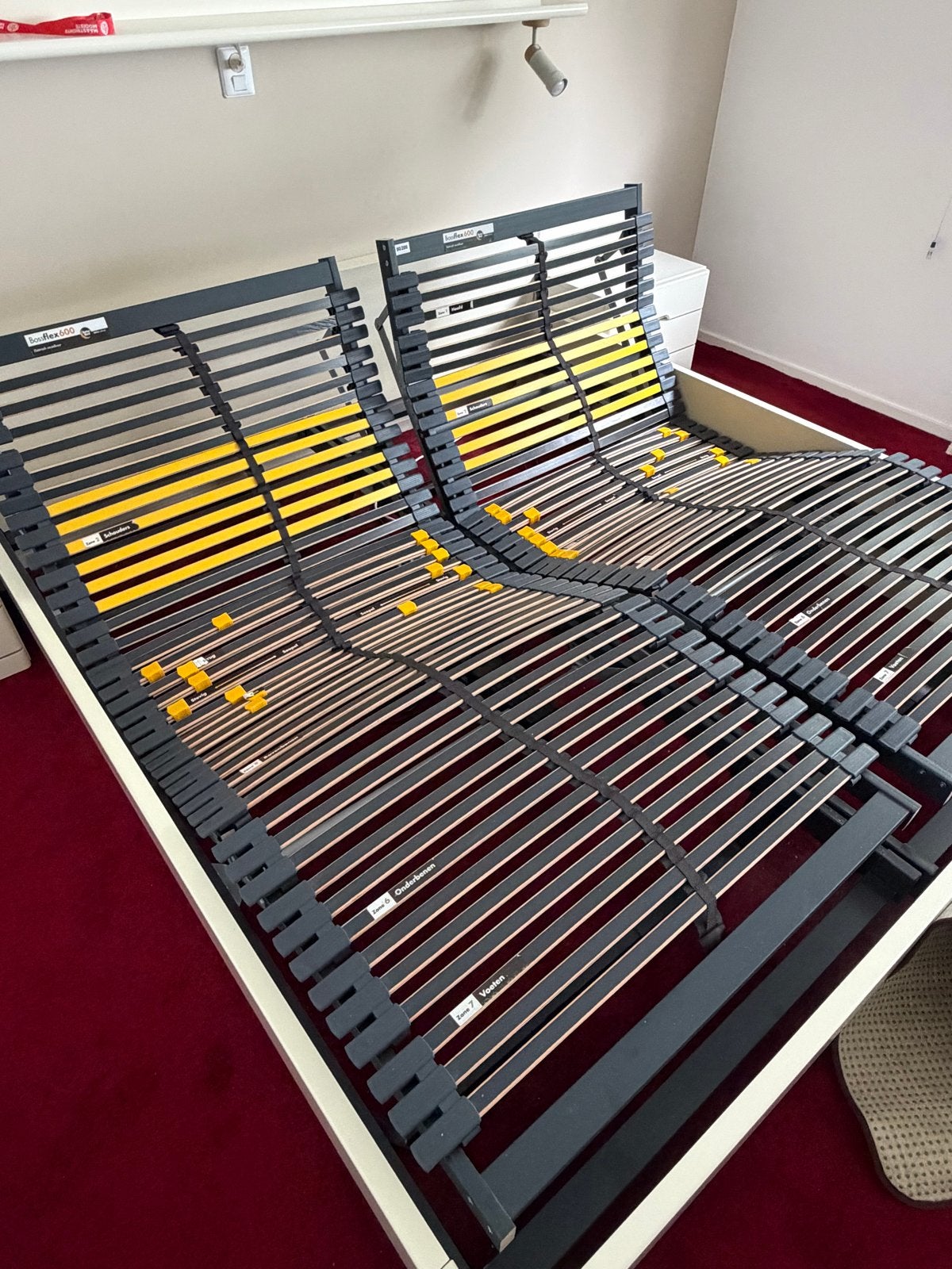 Bedframe 180x200 met elektrische lattenbodems en nachtkastje, Wit, Tweepersoons, Ophalen of Verzenden, 180 cm
