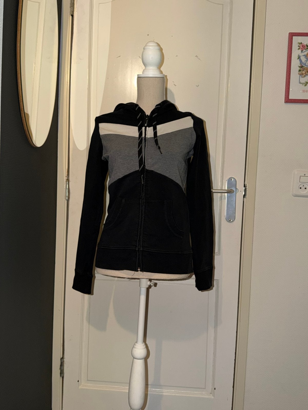 Electrified by DAZ color-block sweatvest | Maat S (62 cm), Kleding | Dames, Ophalen of Verzenden, Zo goed als nieuw, Maat 36 (S)