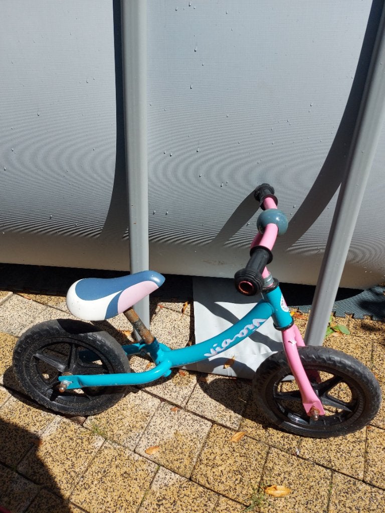 Viana loopfiets voor kinderen - blauw/roze, Ophalen, Gebruikt, 14 inch of minder, Viana