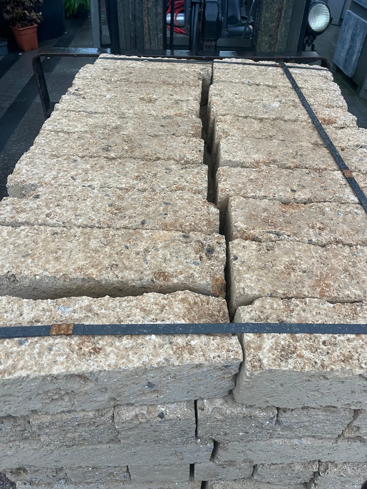 Tufsteen 11x11x37 cm - Natuurstenen voor tuin (per stuk), Ophalen, Zandsteen, Geel, Overige typen