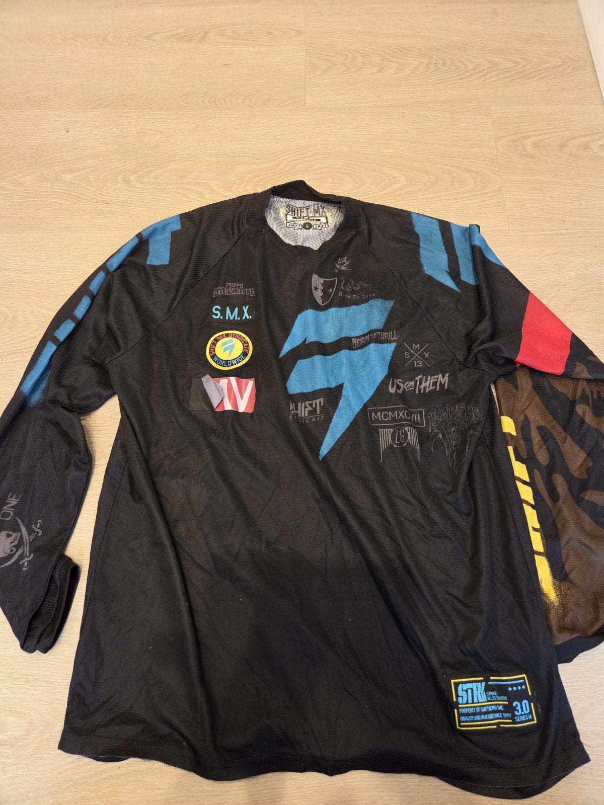 Cross shirt Shift Syndicate Mulder maat L, Ophalen, Gedragen, Shift Syndicate