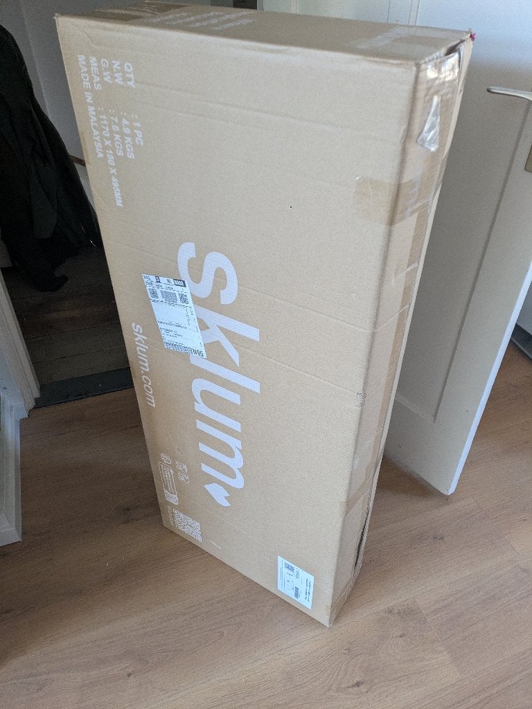 Nieuwe Cloda hoge kruk van stof en hout, Huis en Inrichting, Met voetsteun, 60 tot 90 cm, Nieuw, Ophalen of Verzenden