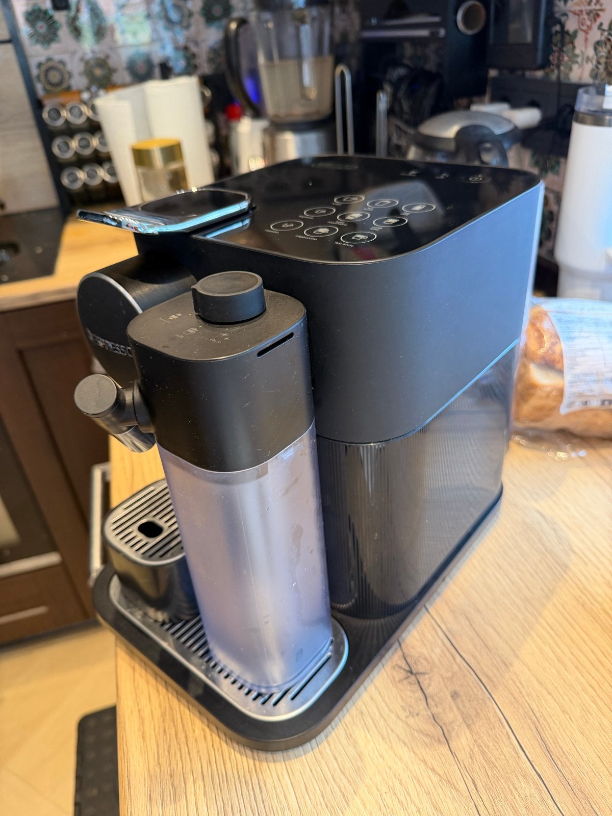 Nespresso Gran Lattissima One-Touch Koffiemachine, Ophalen, Koffiemachine, Zo goed als nieuw, 2 tot 4 kopjes
